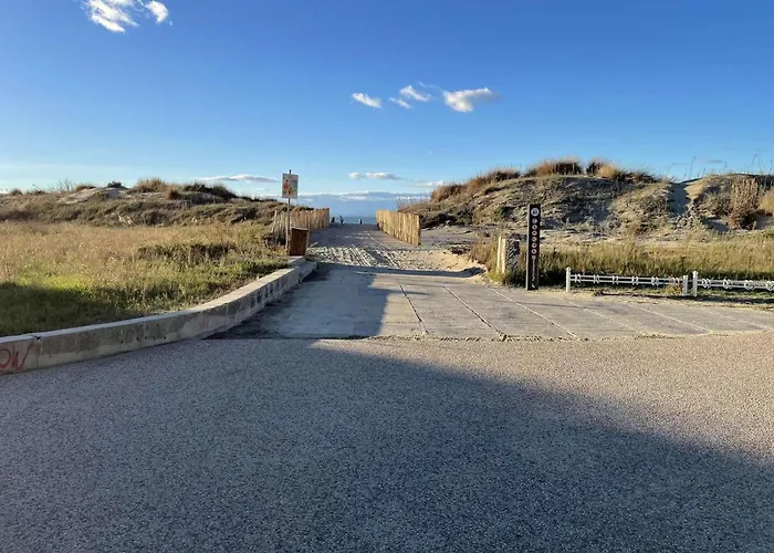 Rdc A Port Camargue - 6 Couchages, Acces Direct Plage, Parking, Jardin - Fr-1-250-263 * Le Grau-du-Roi
